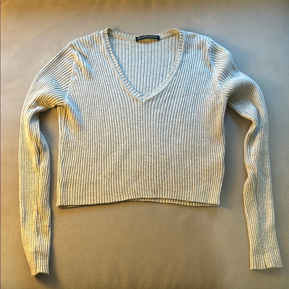 BRANDY MELVILLE Light Heather Grey Ribbed LS Sweater V Neck Like New OS